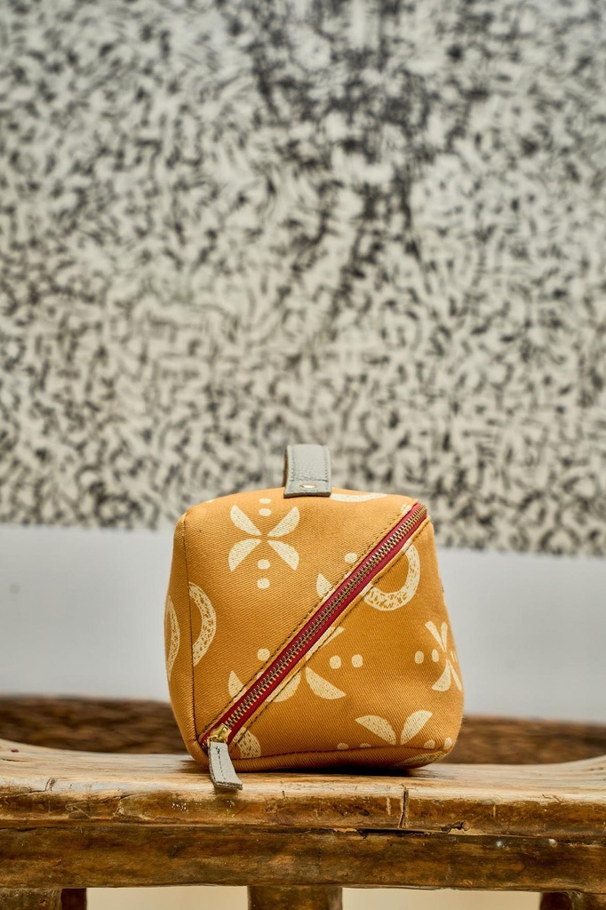 ZolaToiletryBagIkwettaxThisisEssentialMustard_Beige2.jpg