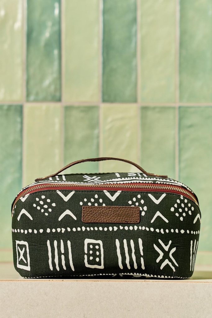 ThisisEssentialZolaToiletryBagGreen_White1.jpg