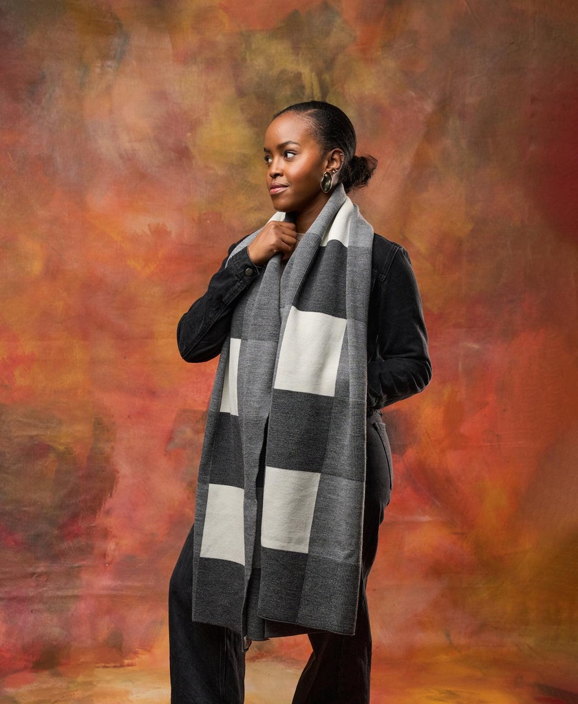 OversizedKnitScarfThisIsEssentialGrey_WhiteChecked1.jpg