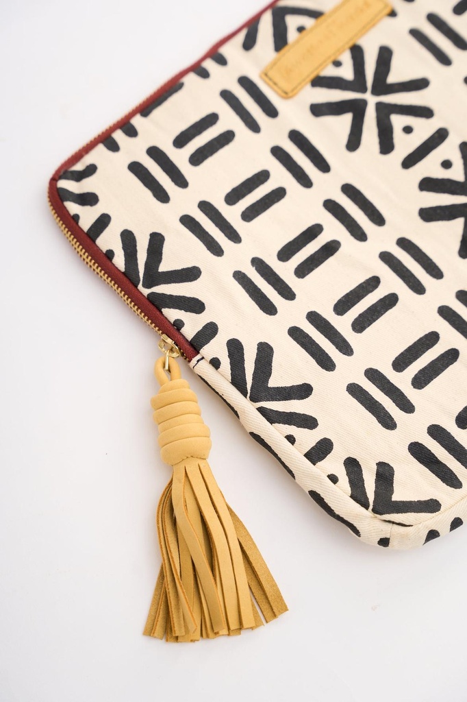 13_LaptopSleeve-IkwettaxThisIsEssential7.jpg