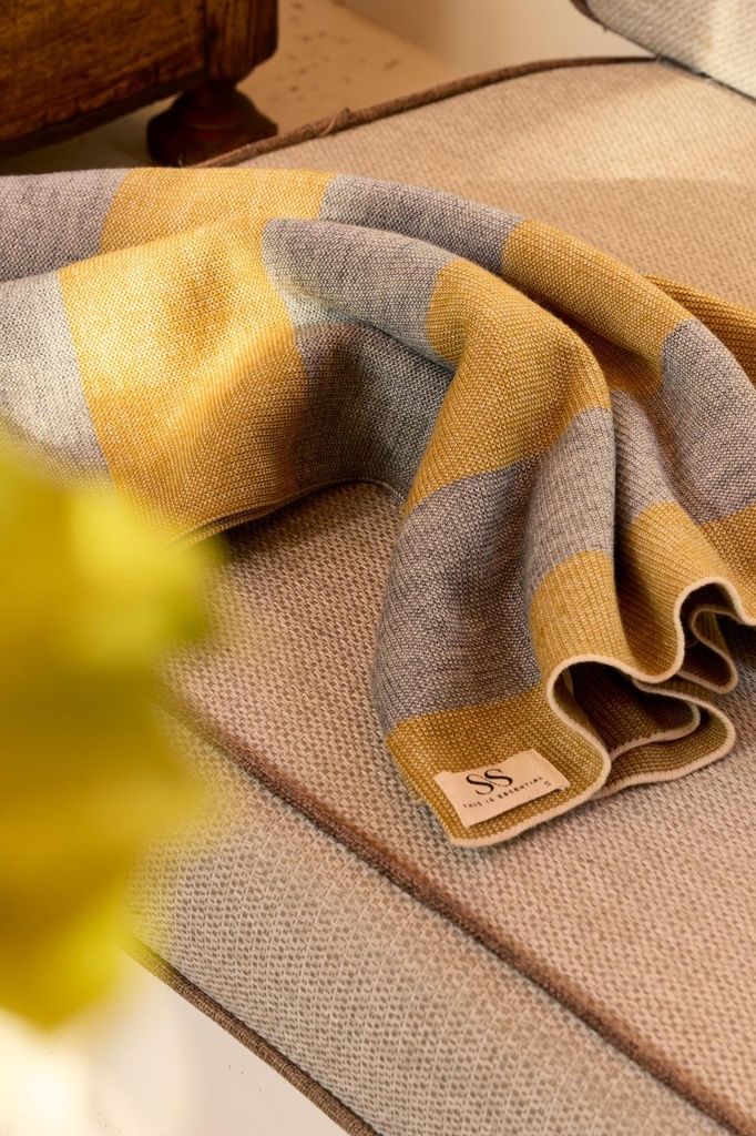 Oversized_Knit_Scarf_This_Is_Essential_3.jpg