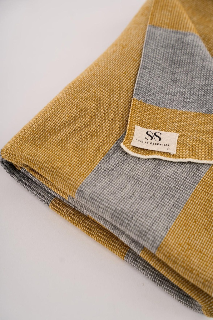 OversizedKnitScarfThisIsEssentialGrey_YellowStriped10.jpg