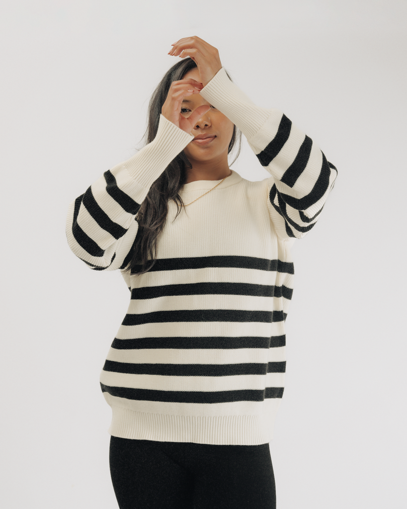WhiteandBlackOversizedStripedSweater2.png