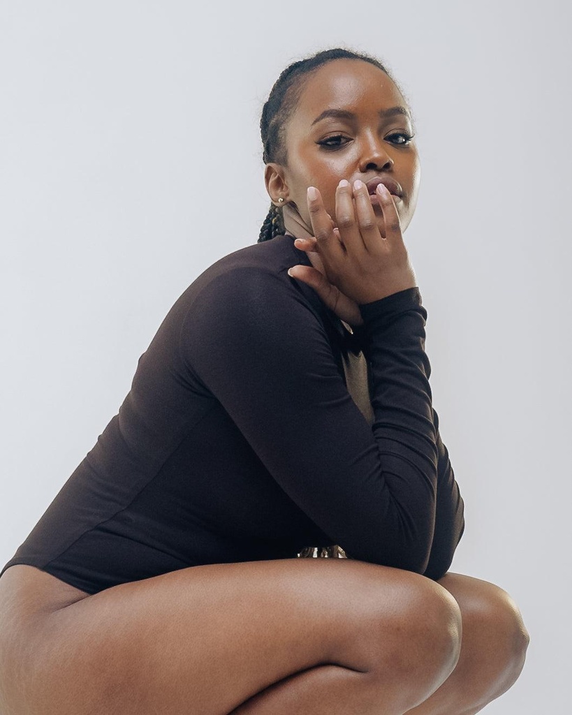 Vivo_x_This_Is_Essential_Long_Sleeve_Crew_Neck_Bodysuit_Chocolate_7.jpg