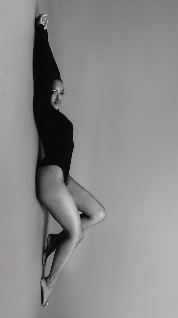 VivoxThisisEssentialLongSleeveVNeckBodysuitB_W.jpg