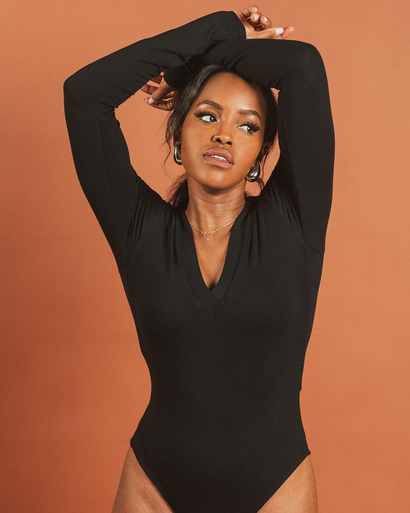 Long Sleeve V Neck Bodysuit - Vivo x This Is Essential (XS, Black)