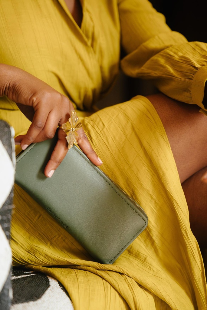 Essential Zip Wallet - Ikwetta x This Is Essential (Bronze Green)